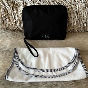 VERA BRADLEY Portable Black Zip Wristlet Baby Changing Pad Wipe Diaper Holder